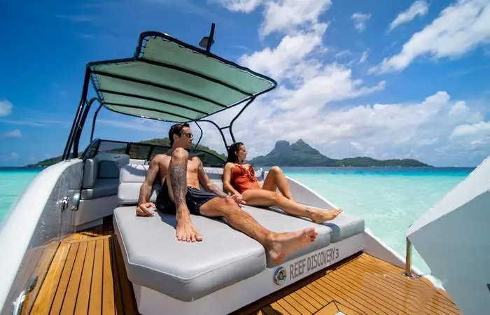 Tour sur le lagon en bateau de plaisance à Bora Bora