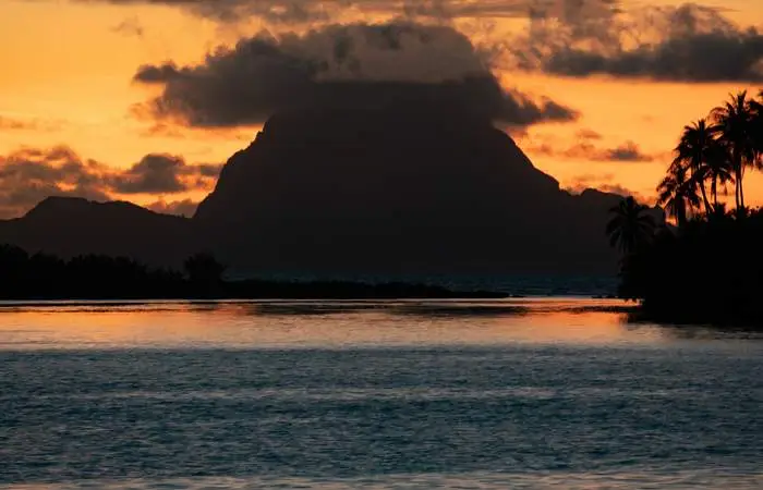 Croisière au coucher du soleil sur le lagon de Bora Bora
