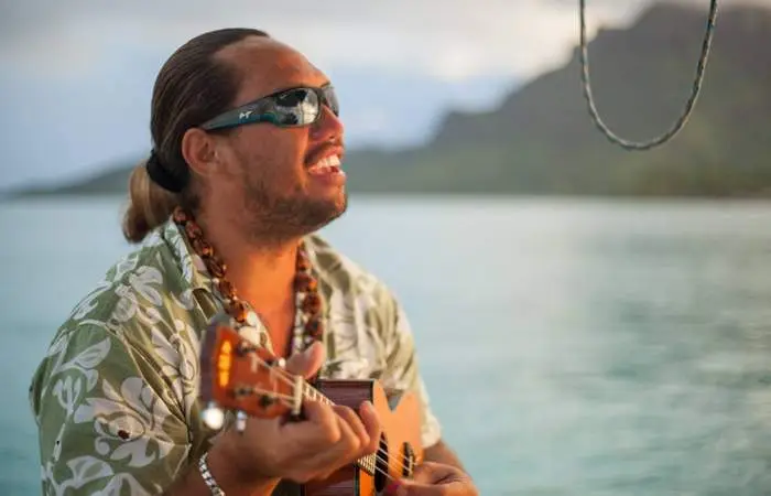 Champagne lors d’une croisière au coucher du soleil à Bora Bora