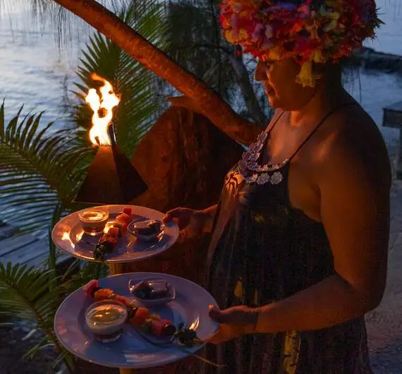 Dîner sur le motu à Bora Bora