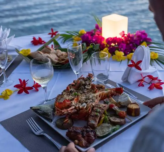 Dîner sur le motu à Bora Bora