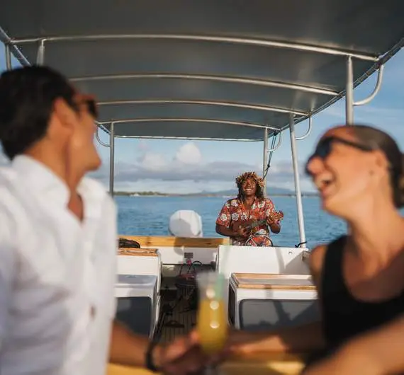 Croisière au coucher du soleil sur le lagon de Bora Bora