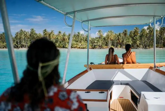 Repas au four tahitien sur le motu à Bora Bora