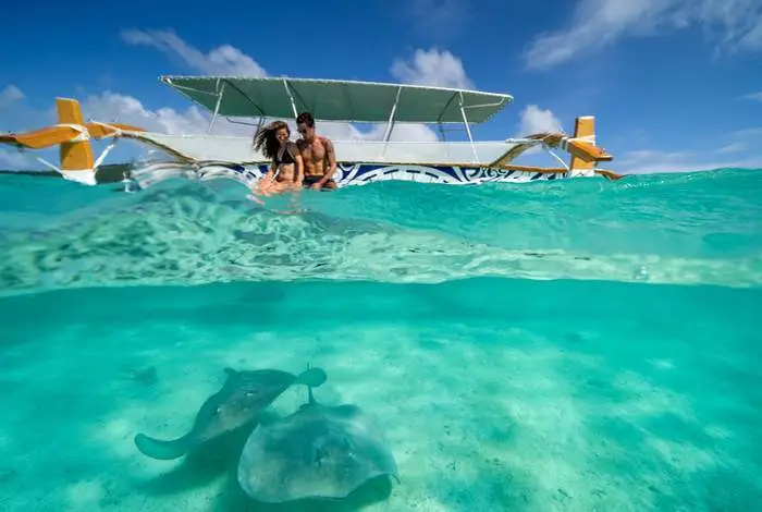 Repas au four tahitien sur le motu à Bora Bora