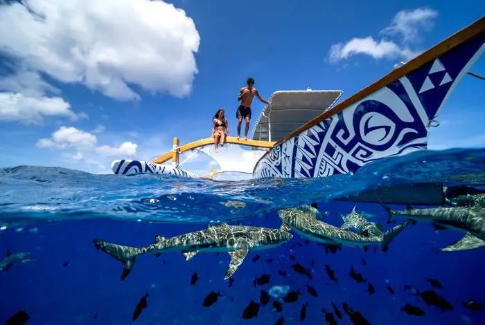 Repas au four tahitien sur le motu à Bora Bora