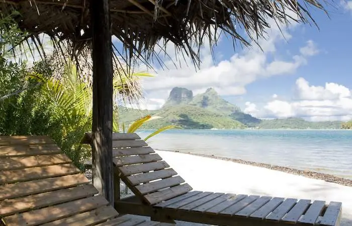 Buffet sur le motu à Bora Bora