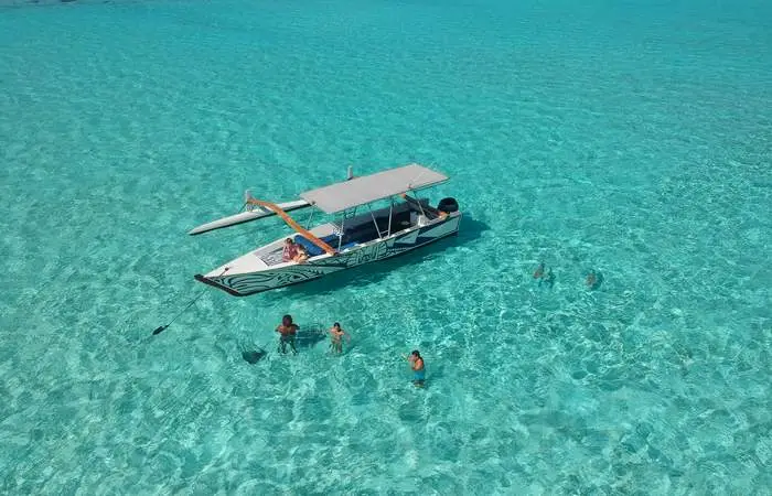 Bateau sur le lagon de Bora Bora