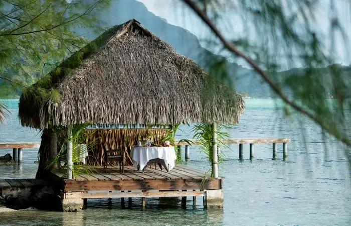 Dîner sur le motu à Bora Bora