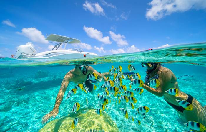 bora-bora-snorkeling-demi-journee-en-groupe-en-bateau