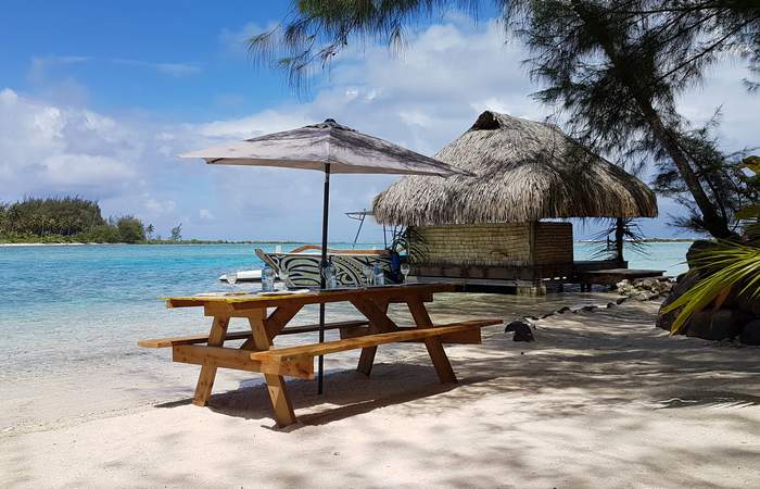 group-motu-lunch-bora-bora-lagoon-service