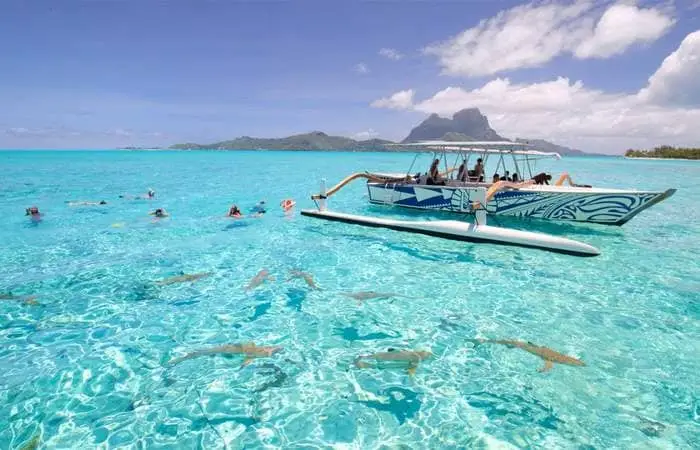 lagoon-service-bora-bora-polynesian-outtriger-canoe