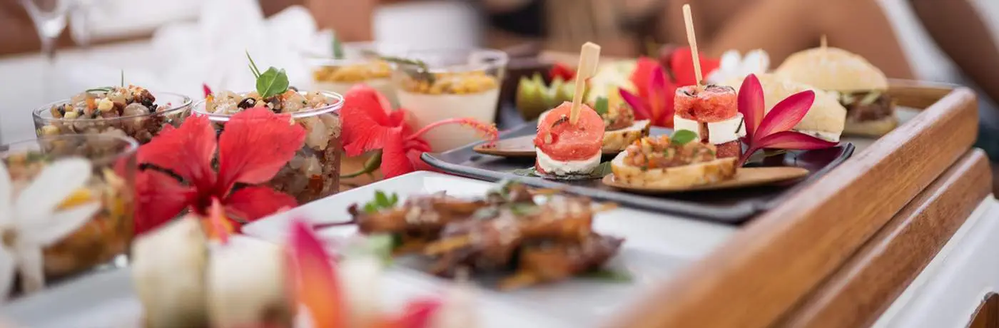bora-bora-luxury-tour-lunch-aboard-header
