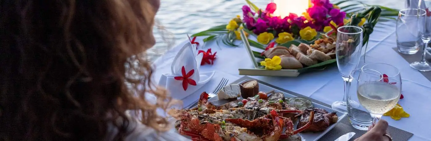luxury-motu-dinner-sunset-cruise-bora-bora