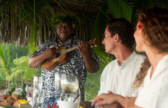 lagoon-service-bora-bora-motu-dinner-sunset